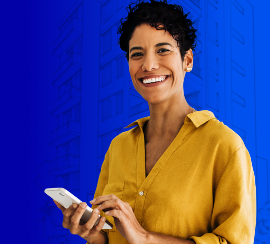 Síndica profissional analisando relatórios no aplicativo de gestão.